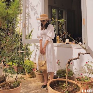 Đầm trắng xô in hoa cúc vàng