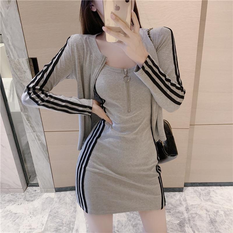 Bộ đồ thể thao Perty gồm đầm hai dây và áo khoác dáng ngắn gợi cảm thời trang cho nữ
