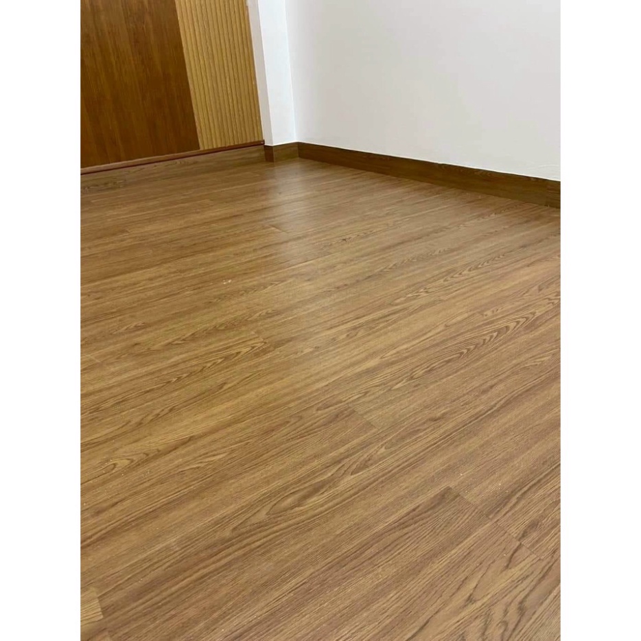 SÀN NHỰA GIẢ GỖ NHỰA NGUYÊN SINH CÓ SẴN KEO DÁN SIÊU DÍNH, VÂN SẦN, ĐỘ DÀY 2MM MF375