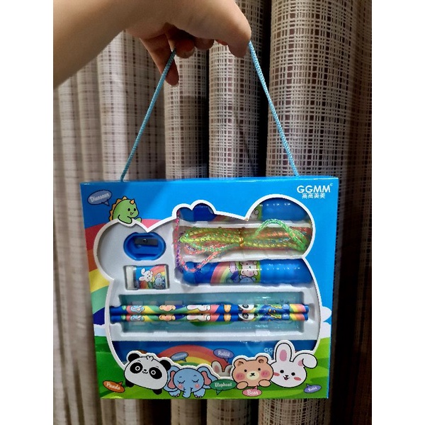 HỘP DỤNG CỤ HỌC TẬP CHO BÉ CÓ HỘP VIẾT VÀ DÂY NHẢY MÃ GGMM-238