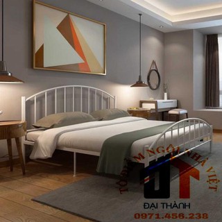 Giường sắt mỹ nghệ màu trắng 1m6x2m, tháo lắp đơn giản