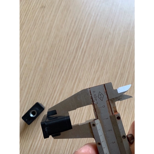 Nút chân 13x26 êcu 6