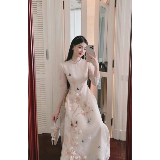 Áo dài cách tân tơ đính kết màu trắng sữa