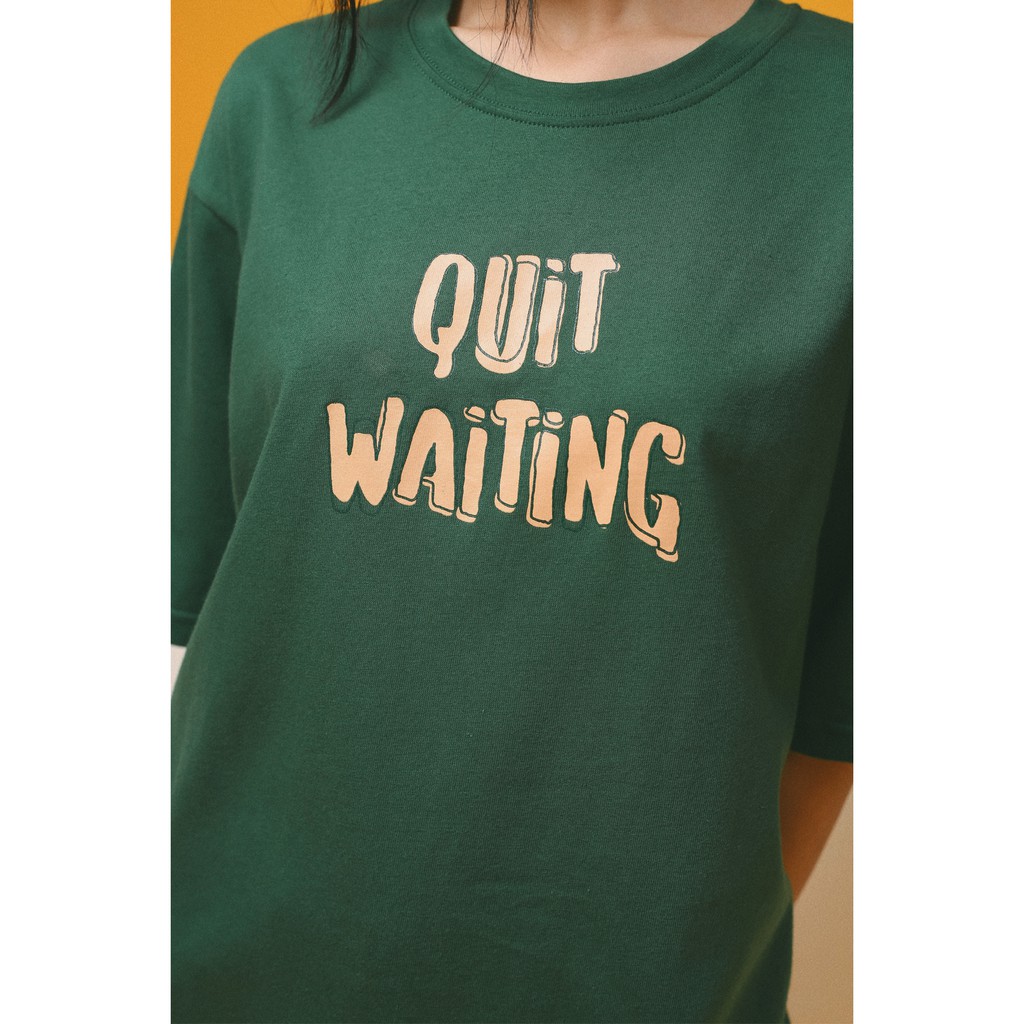 Áo thun ngắn tay in hình thời trang GAGO quit waiting print t-shirt màu xanh lá cây GA3421