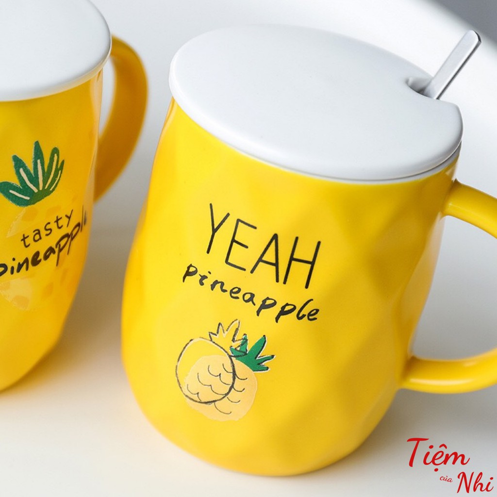 Ly sứ có nắp cao cấp in hình quả dứa, dâu, bơ, dưa hấu mùa hè kèm muỗng cà phê 430ml Tiệm Của Nhi LSCN001