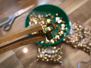 Phiễu đồng vàng nguyên khối đặt nụ xông trầm -tạo dòng khói