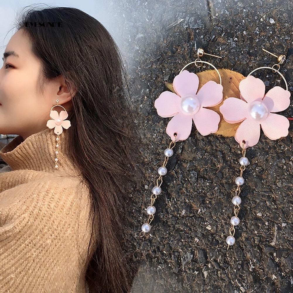 Hoa tai dài vải chiffon hình tròn đính hạt ngọc trai