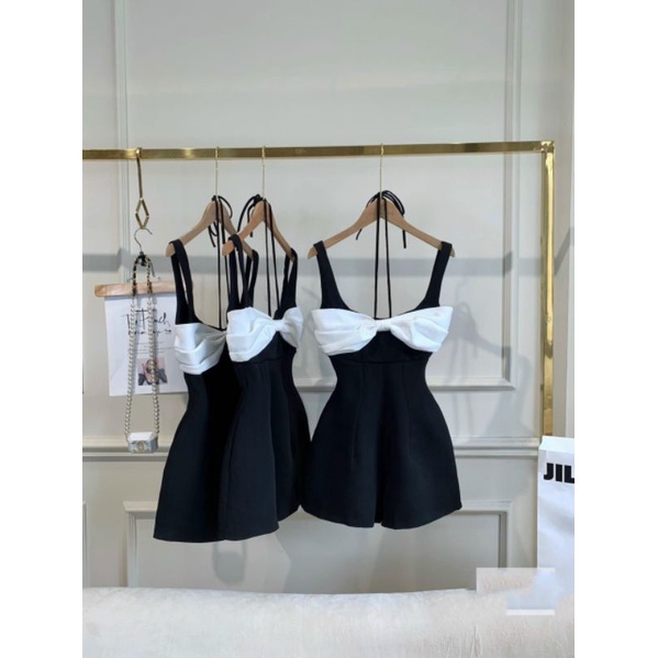 JUMP 2 DÂY ĐEN PHỐI TRẮNG NƠ NGỰC