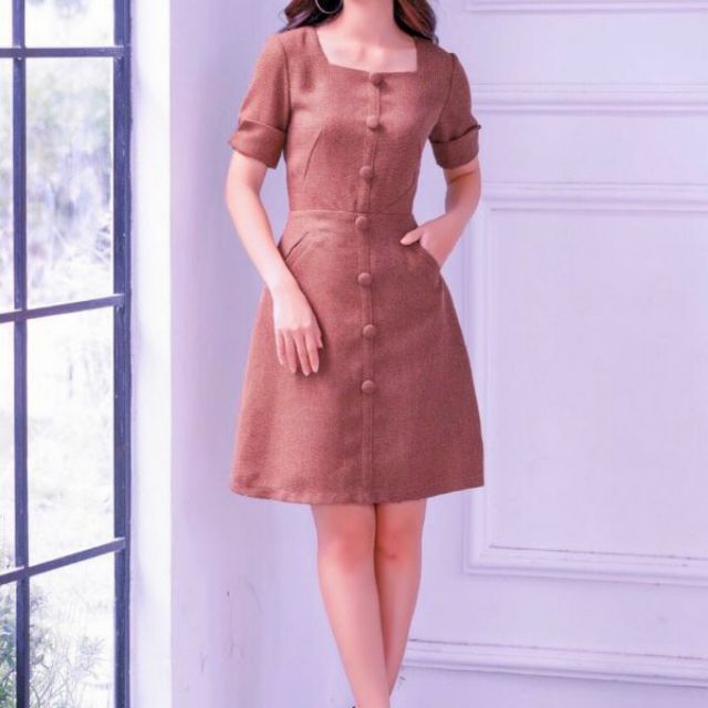 Đầm bố kẻ hồng nút bọc