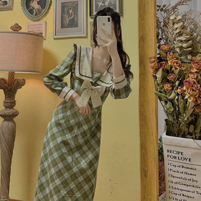 Đầm Dài Ngang Gối Màu Xanh Lá Họa Tiết Kẻ Sọc Cổ Thủy Thủ Ôm Dáng Phối Nơ Thanh Lịch