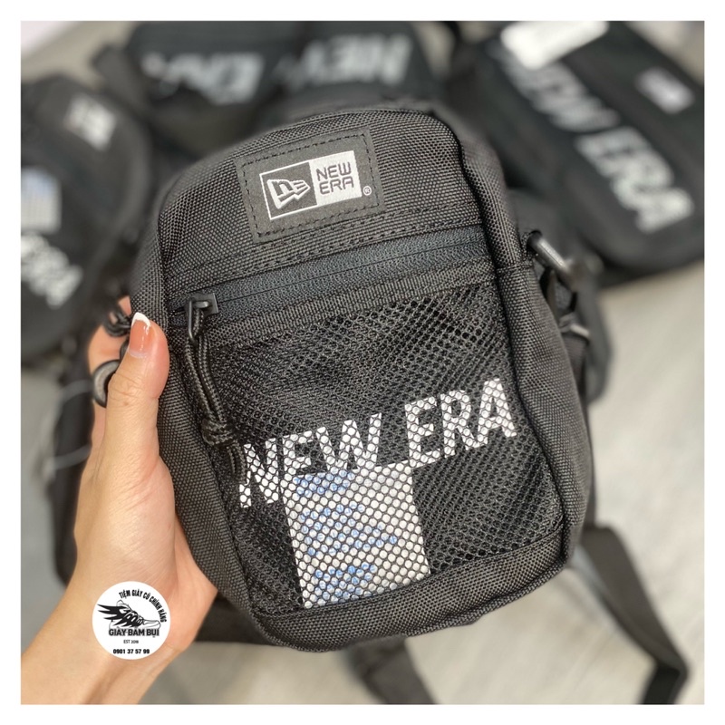 Túi đeo chéo New Era đen