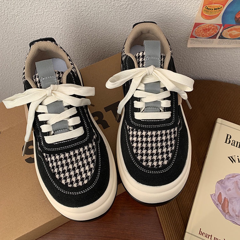 Giày sneaker IELGY đế dày mũi tròn dễ phối đồ phong cách Nhật Bản 2 màu dễ thương dành cho nữ