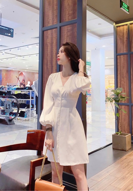 Đầm trắng xoè cổ V đính chuổi 2 màu | WebRaoVat - webraovat.net.vn