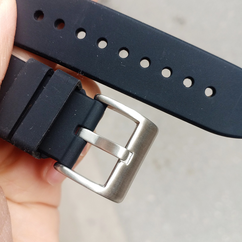 [TẶNG CHỐT THÔNG MINH] Dây đồng hồ cao su silicon mềm chống thấm nước size 20/22mm cho đồng hồ Seiko Samsung 1 màu đen