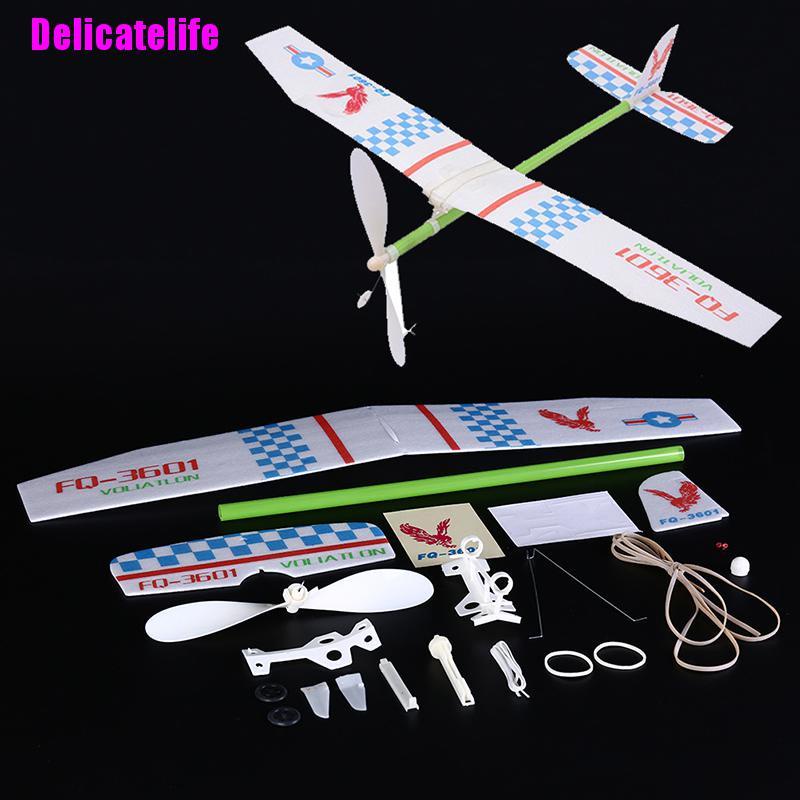 1 mô hình máy bay hiệp sĩ có đèn dây cao su