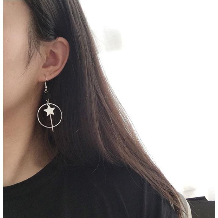 Khuyên tai tròn hạt vuông đen gắn sao i28