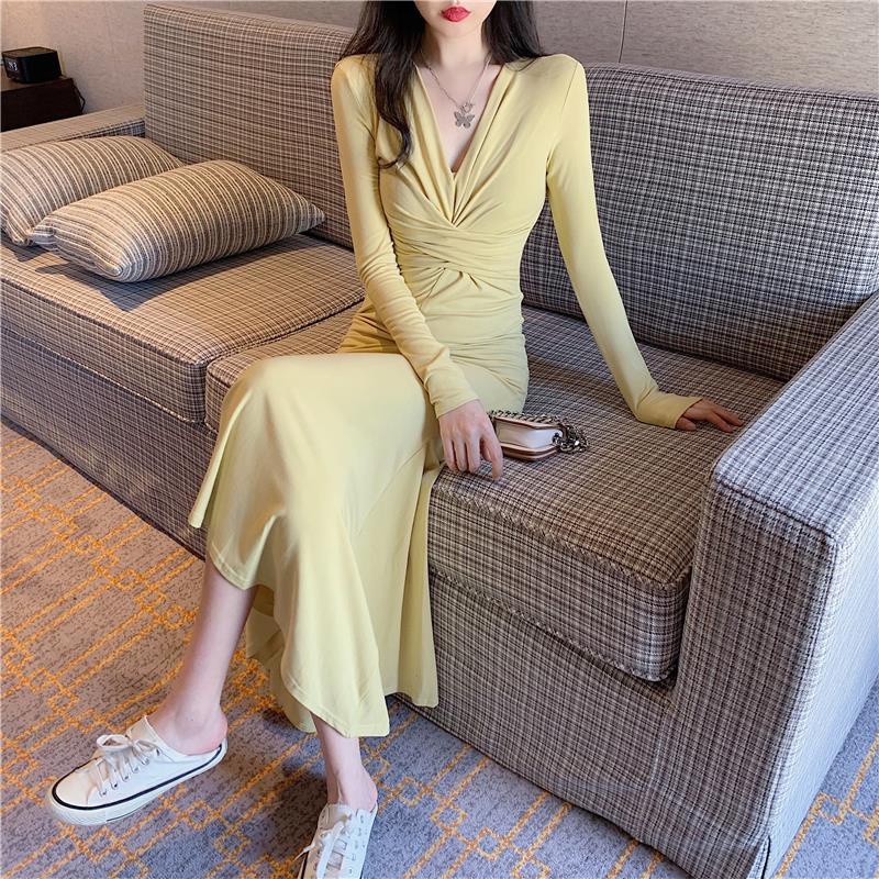 Đầm đen cổ chữ V tay dài dáng đuôi cá ôm thời trang mùa thu cho nữ 15 ngày