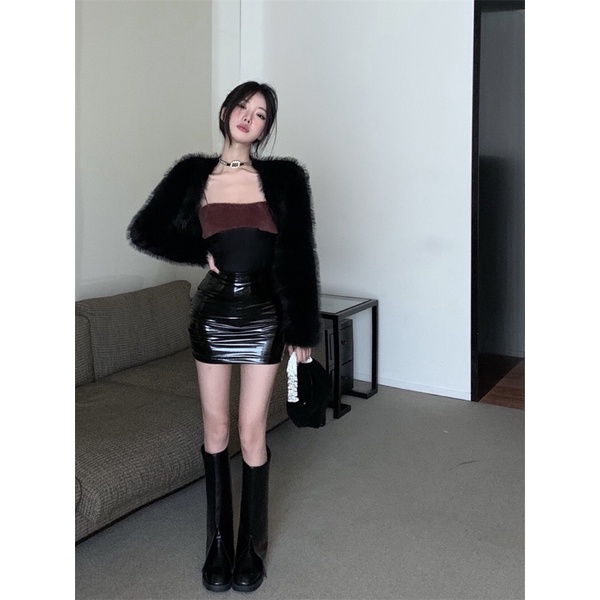 Áo 2 Dây Phối Lông + Áo Khoác Lông Dáng Ngắn + Chân Váy Ôm Bóng Phong Cách Cá Tính Gợi Cảm