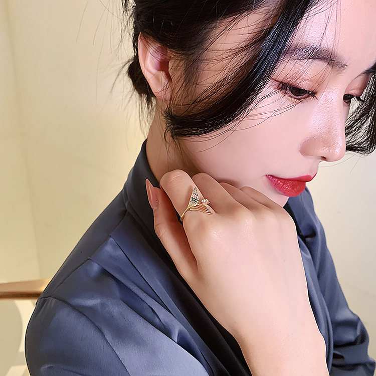 Nhẫn Đeo Tay Đính Ngọc Trai Thiết Kế Ấn Tượng Thời Trang