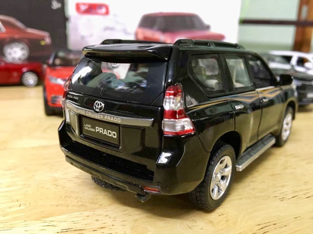 Xe Mô Hình 1:32 LANDCRUISER PRADO