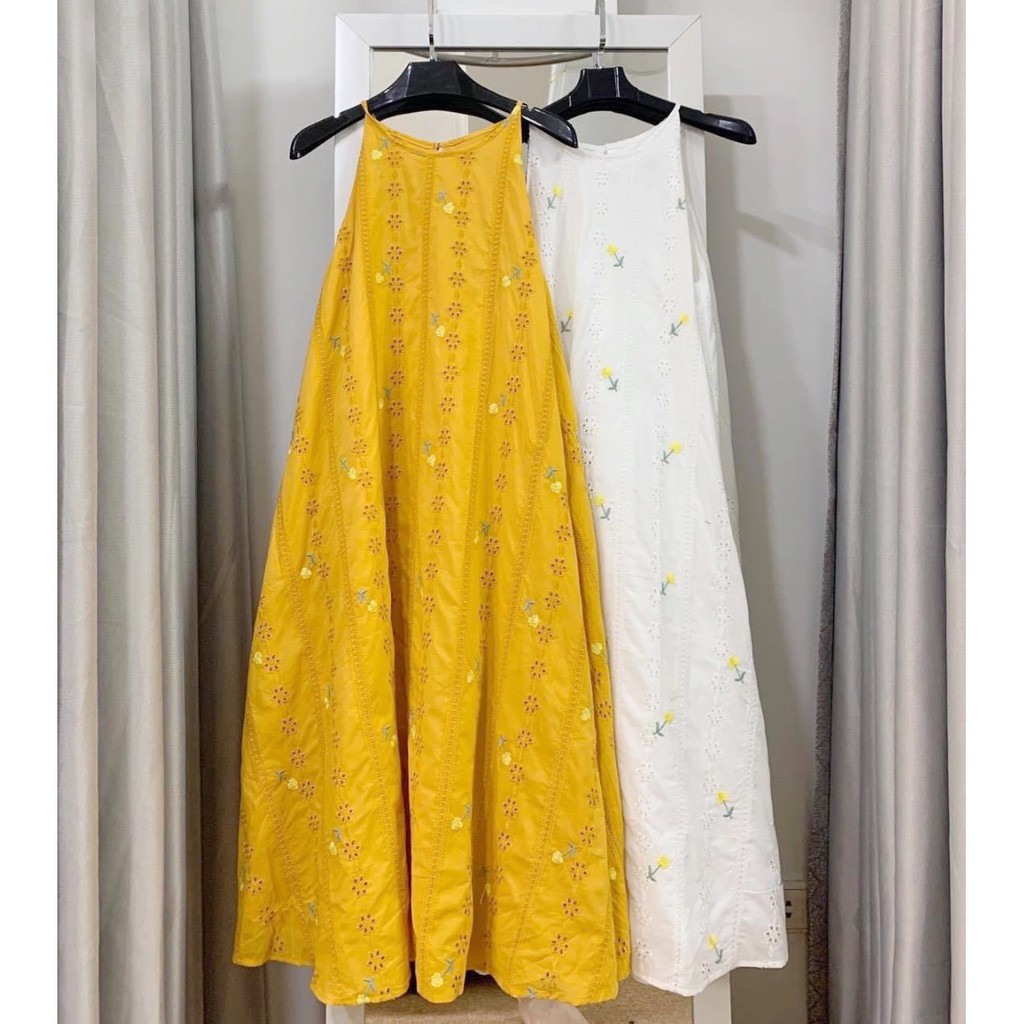 Đầm maxi form rộng, Đầm yếm dáng suông dài qua gối Cao Cấp vàng trắng thêu hoa nhí, sát nách cổ tròn - MiNhi | BigBuy360 - bigbuy360.vn
