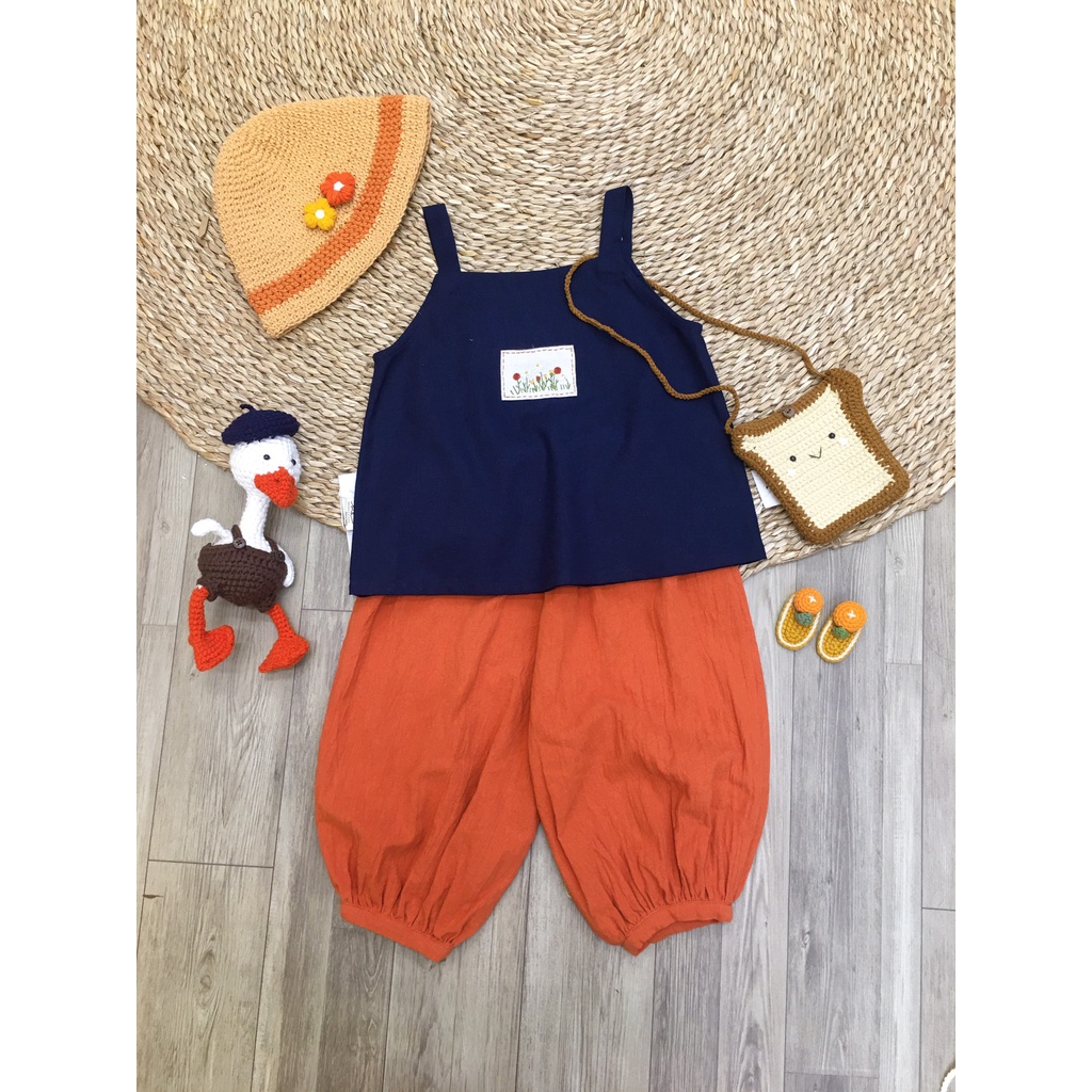 Áo hai dây bé gái Chin màu xanh navy thêu hoa chất linen premium | Moon Ha Kids
