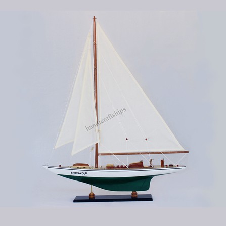 Mô hình thuyền buồm phong thủy Endeavour 50cm (Trắng - Xanh lá)