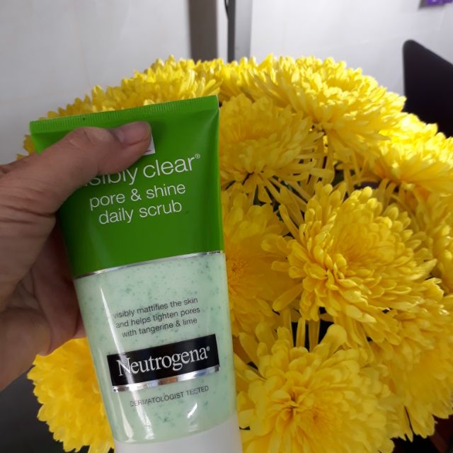 SỮA RỬA MẶT NEUTROGENA VISIBLY CLEAR Pore & Shine daily scrub