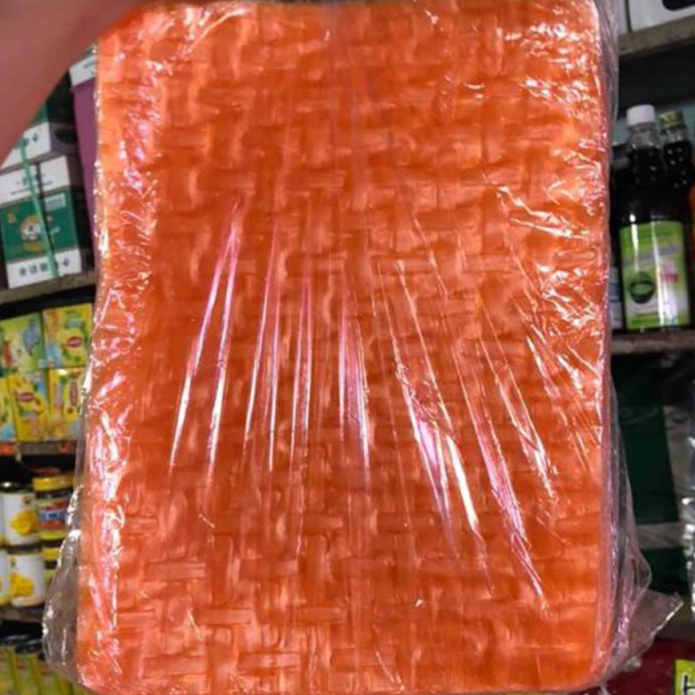 Bánh tráng đỏ vuông dùng để cuốn hay trộn
