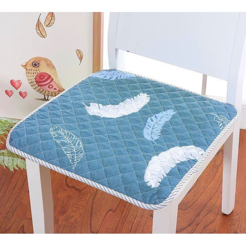 Đệm lót ghế bàn ăn, nệm lót ghế văn phòng có thể tháo rời . Kích thước: 42 x 42cm .