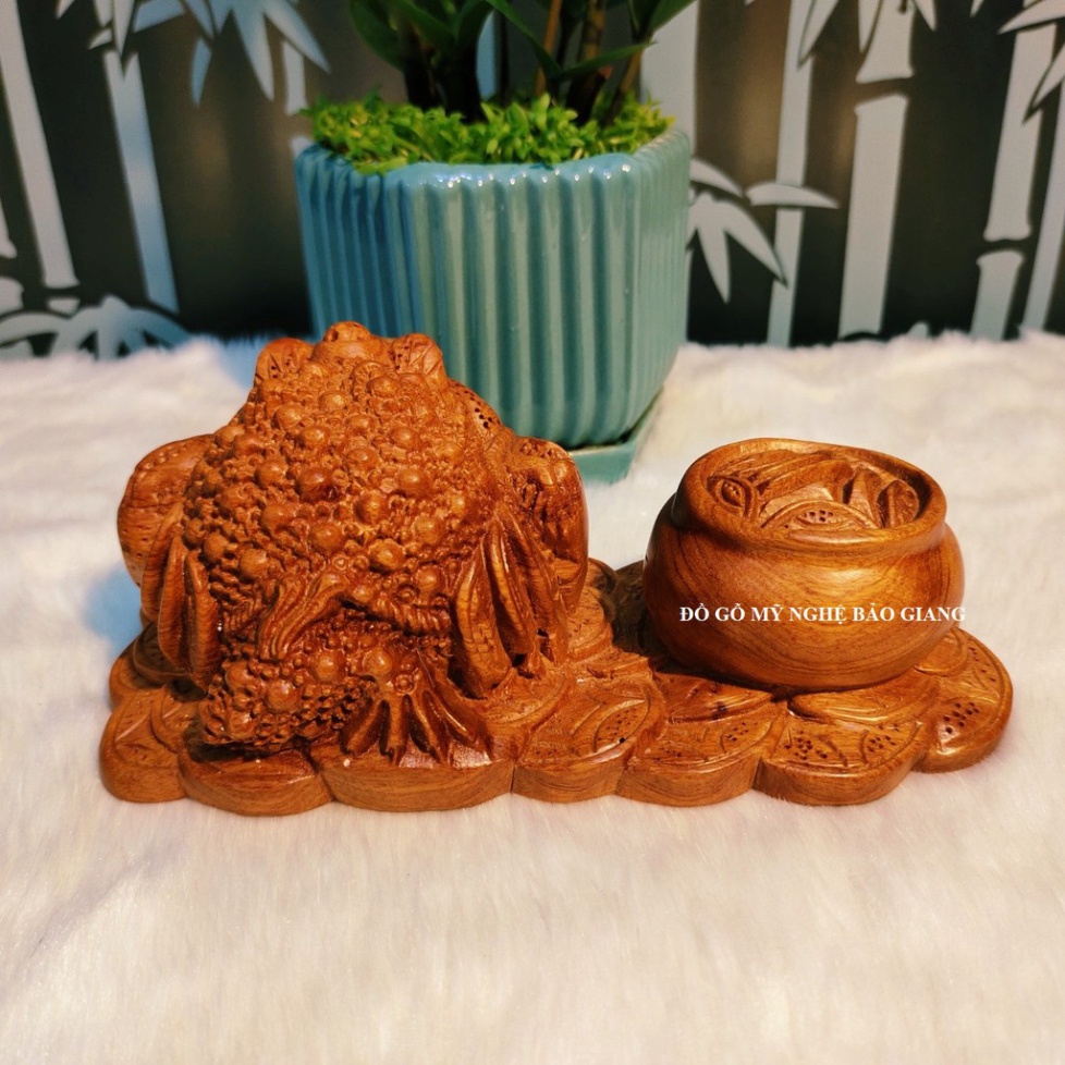 Tượng con cóc trấn chum vàng gỗ hương
