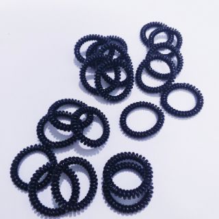 Cột tóc Lò xo màu đen cở nhí,đường kính 3cm-3.5cm(1 sợi)
