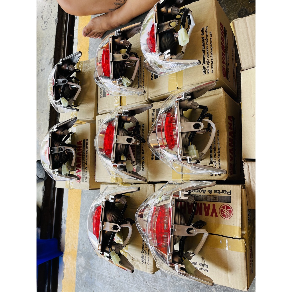 Đèn Hậu Spark 135Fi Đế Bạc Có giá Sỉ cho AE Mua Bán.