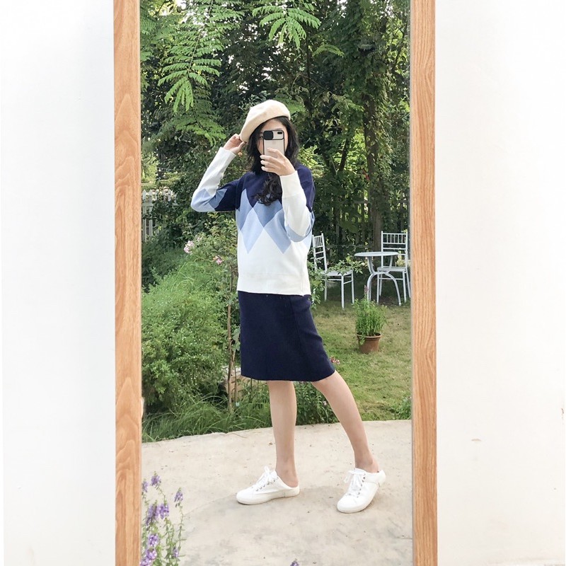 Ocean skirt - chân váy len màu xanh navy dáng ôm nhẹ và co giãn