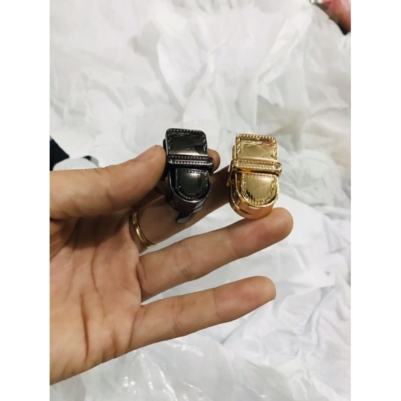Khoá sập chấm viền