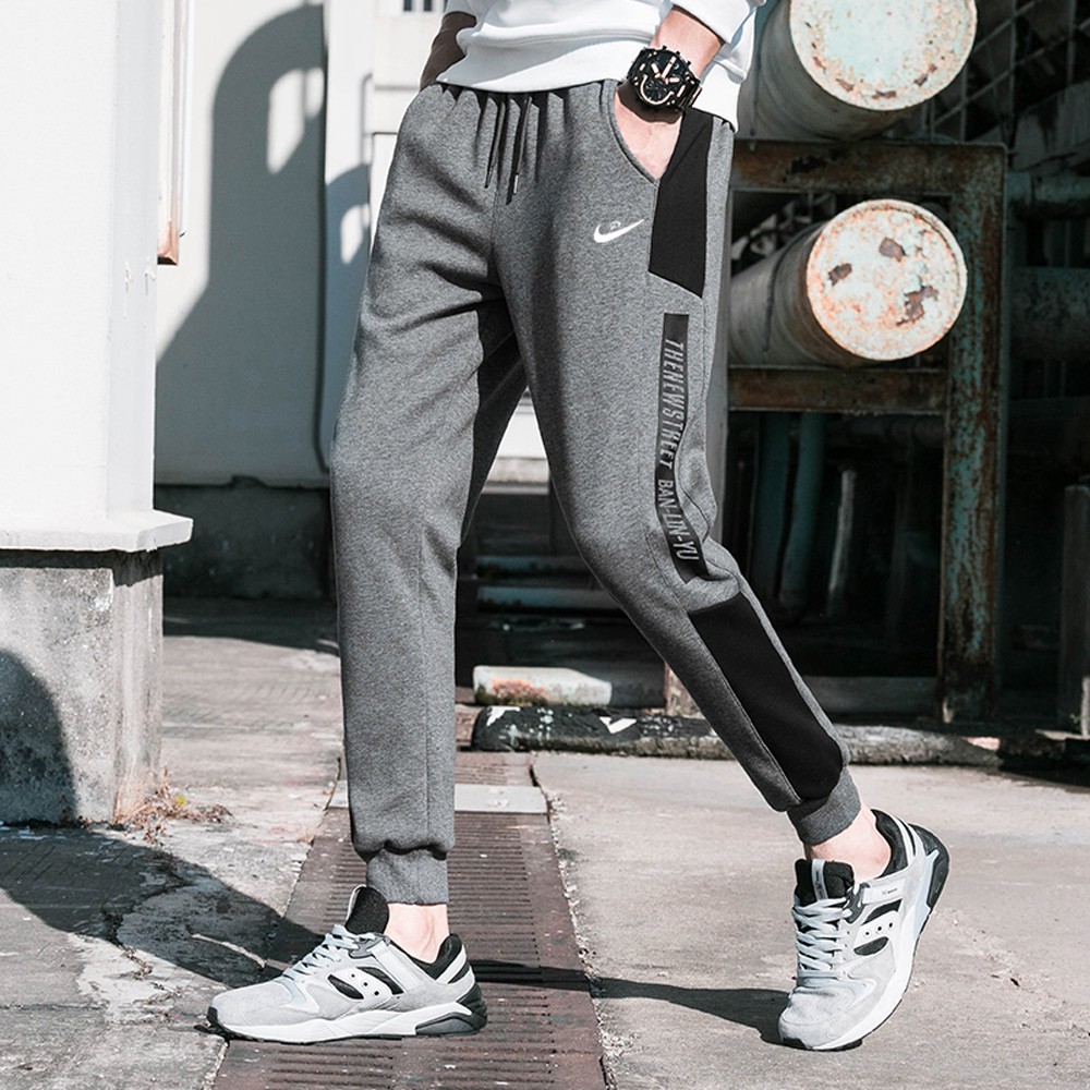 Quần Jogger Nam Sọc Viền Lớn Phối Chữ Bo Ống Năng Động JOGGER NAM 9000070C5