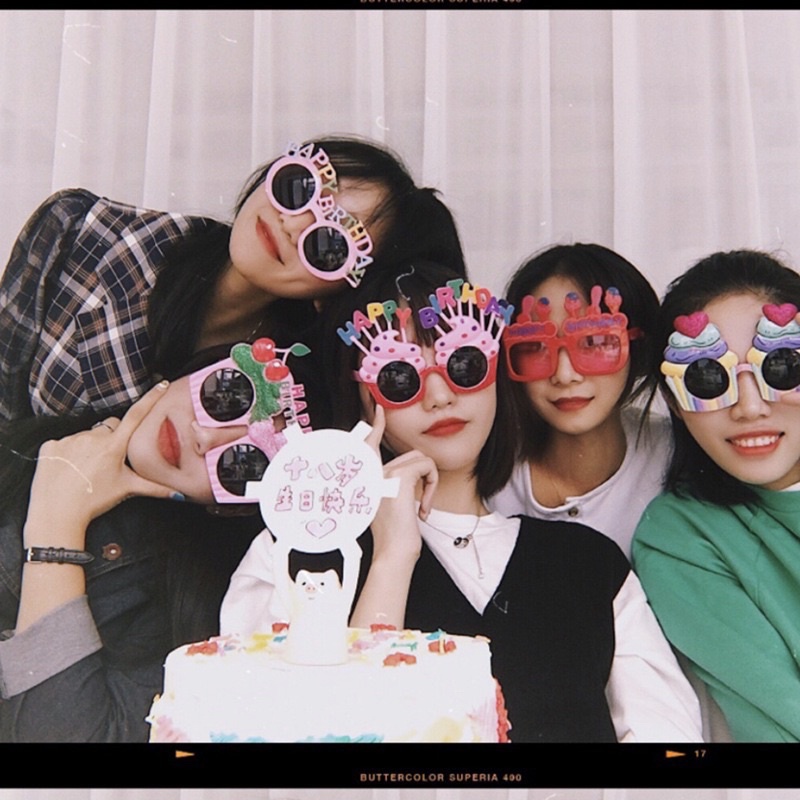kính nhựa sinh nhật happy birthday hoa cúc cute dễ thương