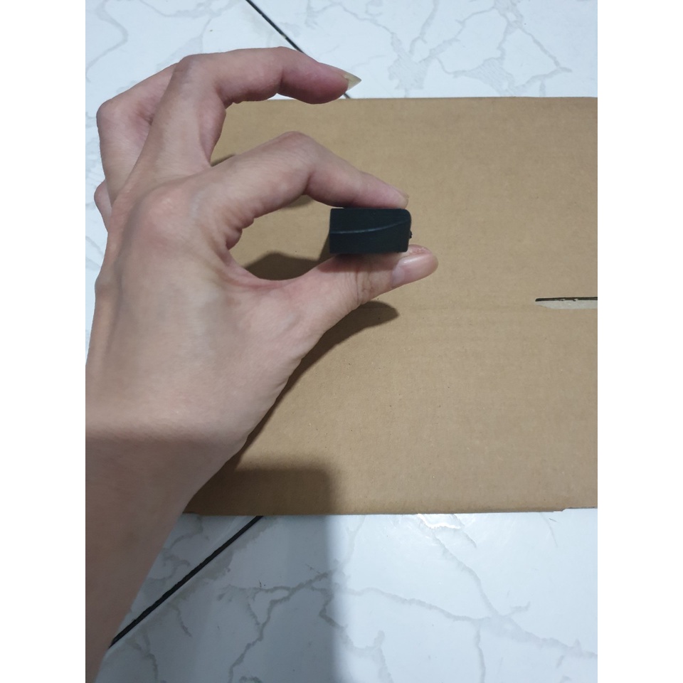 Miếng cao su đen trong ốp lam máy cưa xích 381