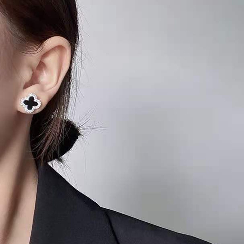 Bông Tai Hình Cỏ Ba Lá Đính Đá Đen Phong Cách Hàn Quốc Cho Nữ