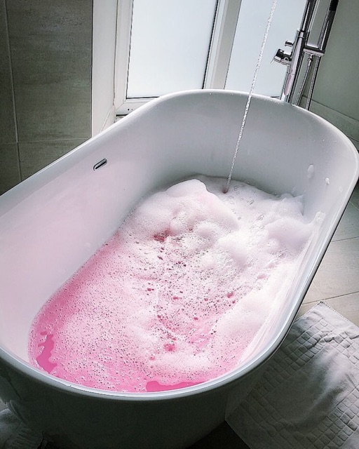 Bánh tạo bọt tắm LUSH - The Comforter bubble bar | BigBuy360 - bigbuy360.vn