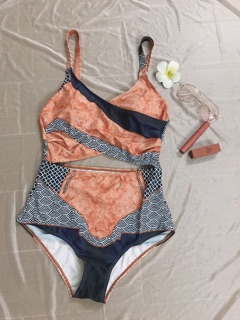 Bikini cut out hoạ tiết