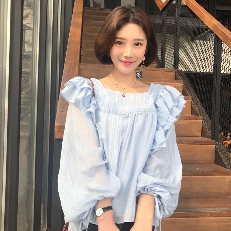 Áo chiffon IELGY dáng rộng cổ vuông tay dài phối bèo ngọt ngào phong cách Hàn Quốc