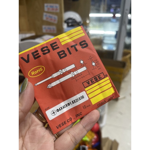 Đầu vặn vít 4 cạnh