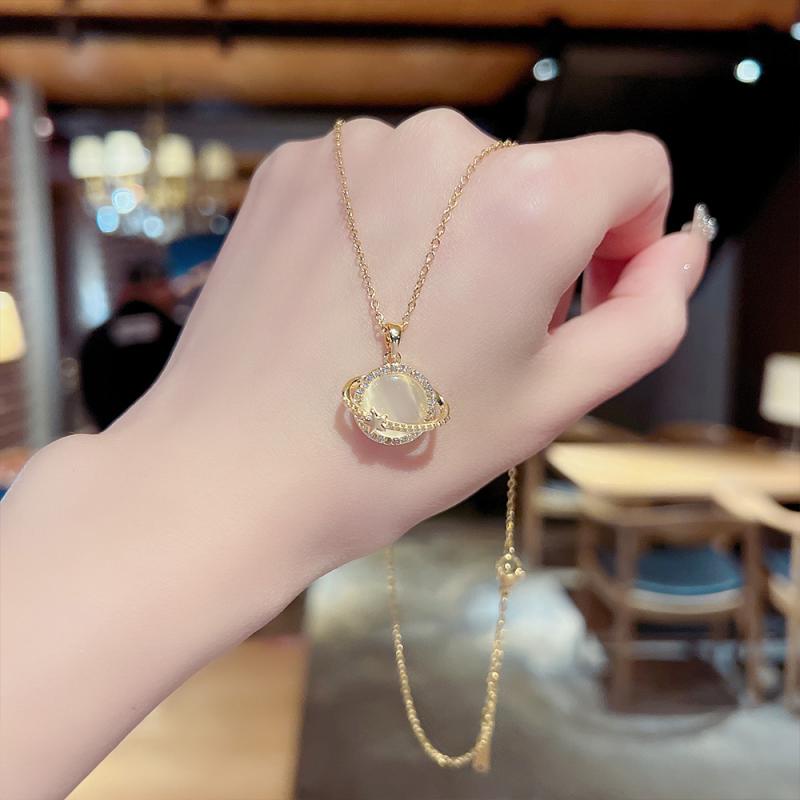 XiaoboACC Vòng cổ Bằng Thép Titan Mạ Vàng 18K Mặt Đính Đá Opal Hình Hành Tinh - 38CM+6CM