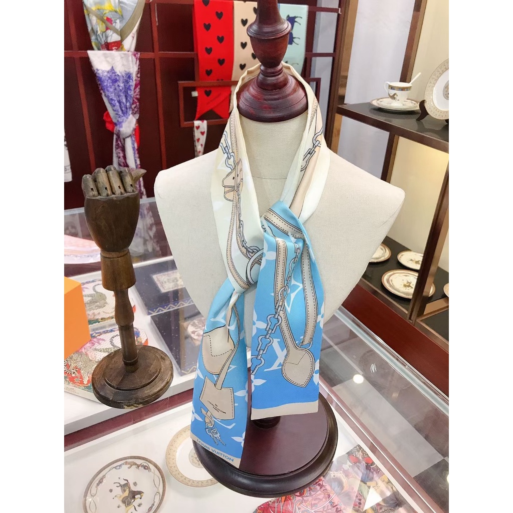 Khăn Choàng Cổ / Túi Xách Vải Lụa Dài In Chữ Màu Gradient Thời Trang Cho Nữ