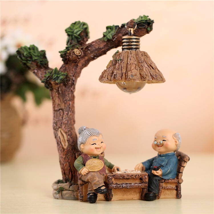 Đèn ngủ để bàn hai ông bà đánh cờ đọc sách Ráp biểu cảm dễ thương trang trí bàn học, bàn làm việc, quà tặng bạn bè