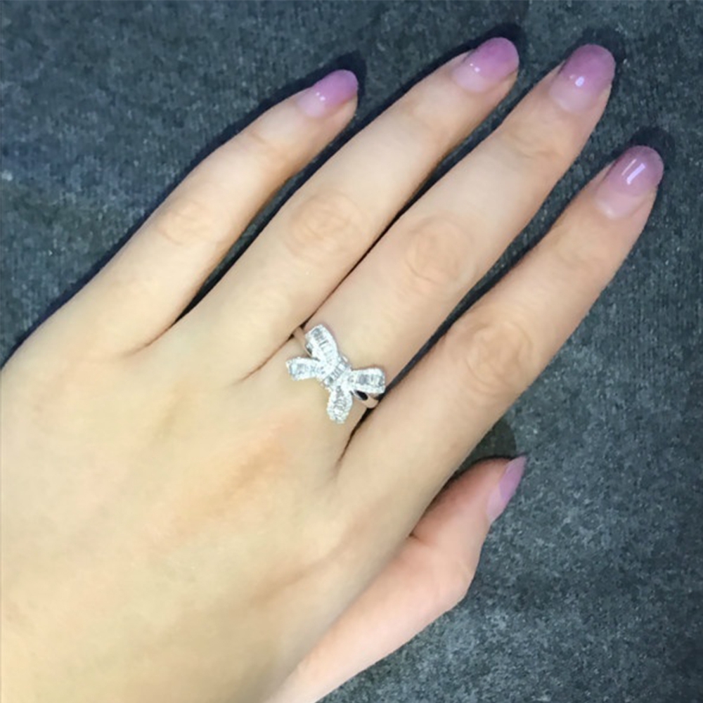 Nhẫn mạ bạc hình nơ đính đá sang trọng