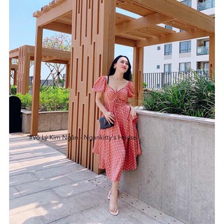 Váy chấm bi cổ tim