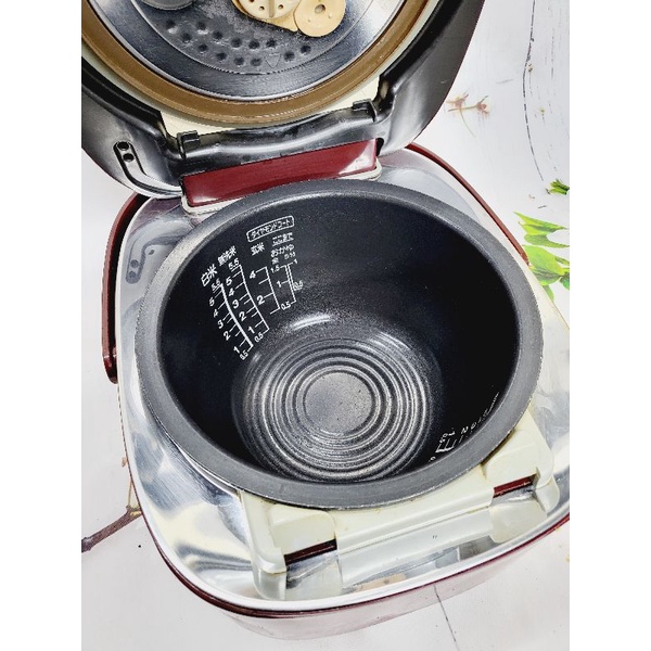 Nồi cơm toshiba áp suất hút chân không