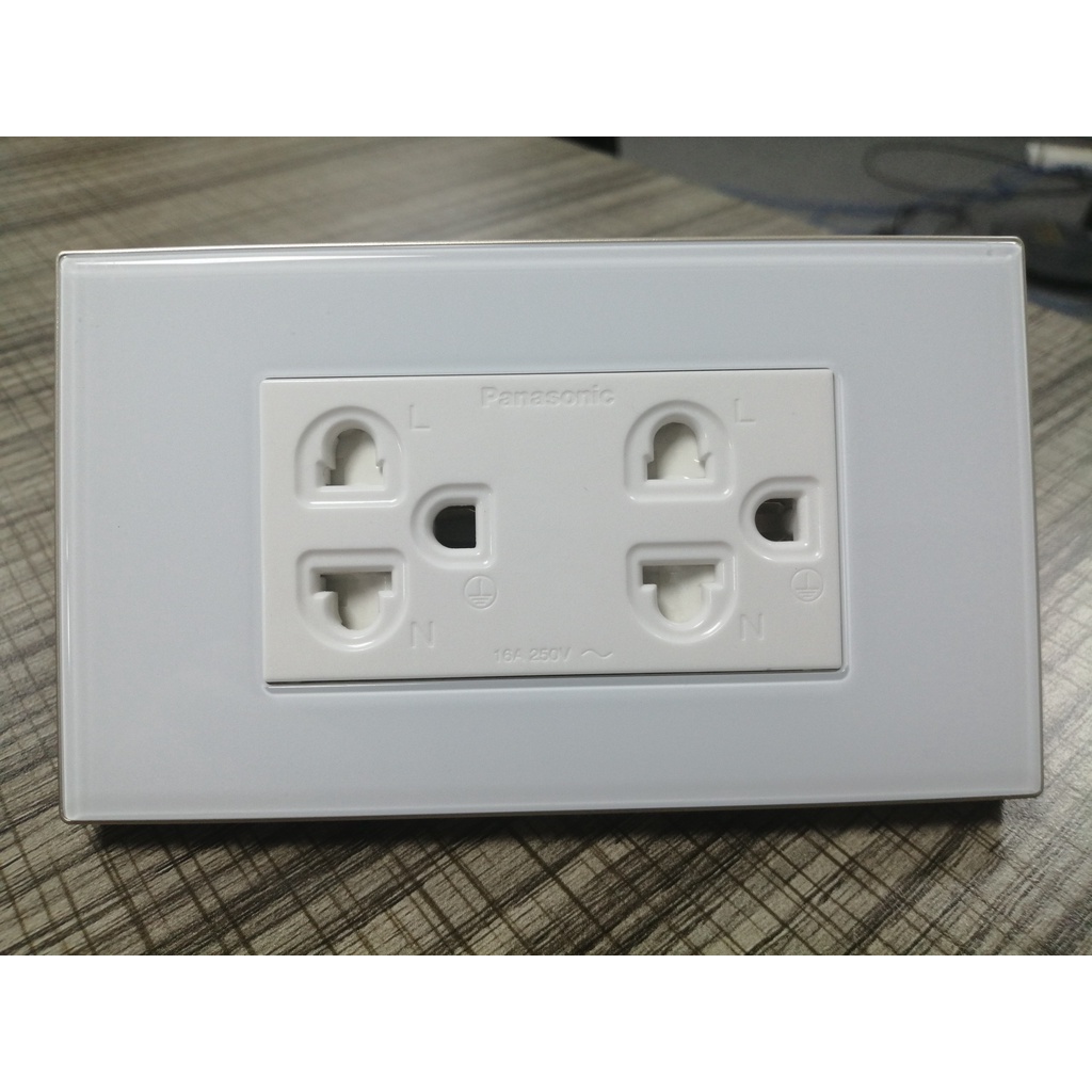 Ô cắm đôi 3 chấu mặt kính cường lực Panasonic